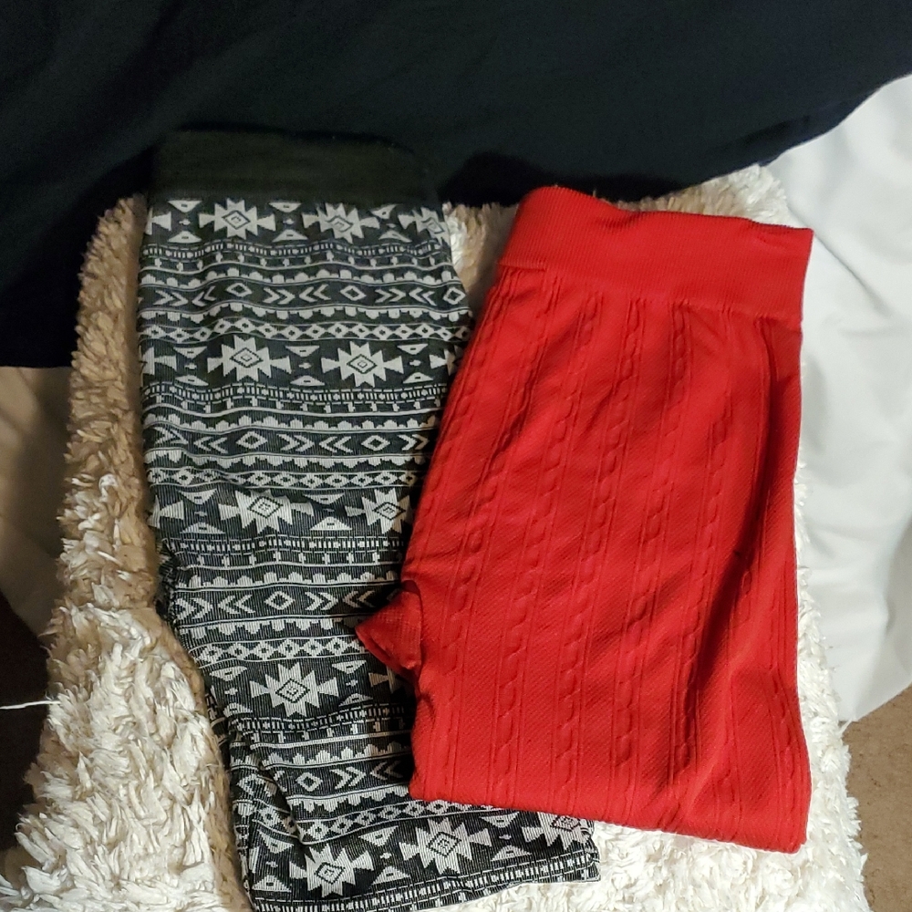 Red and Patterned Leggings Set